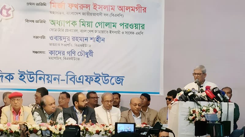 রফতানি আয় নিয়ে দুঃসংবাদ, কী পরামর্শ অর্থনীতিবিদদের?