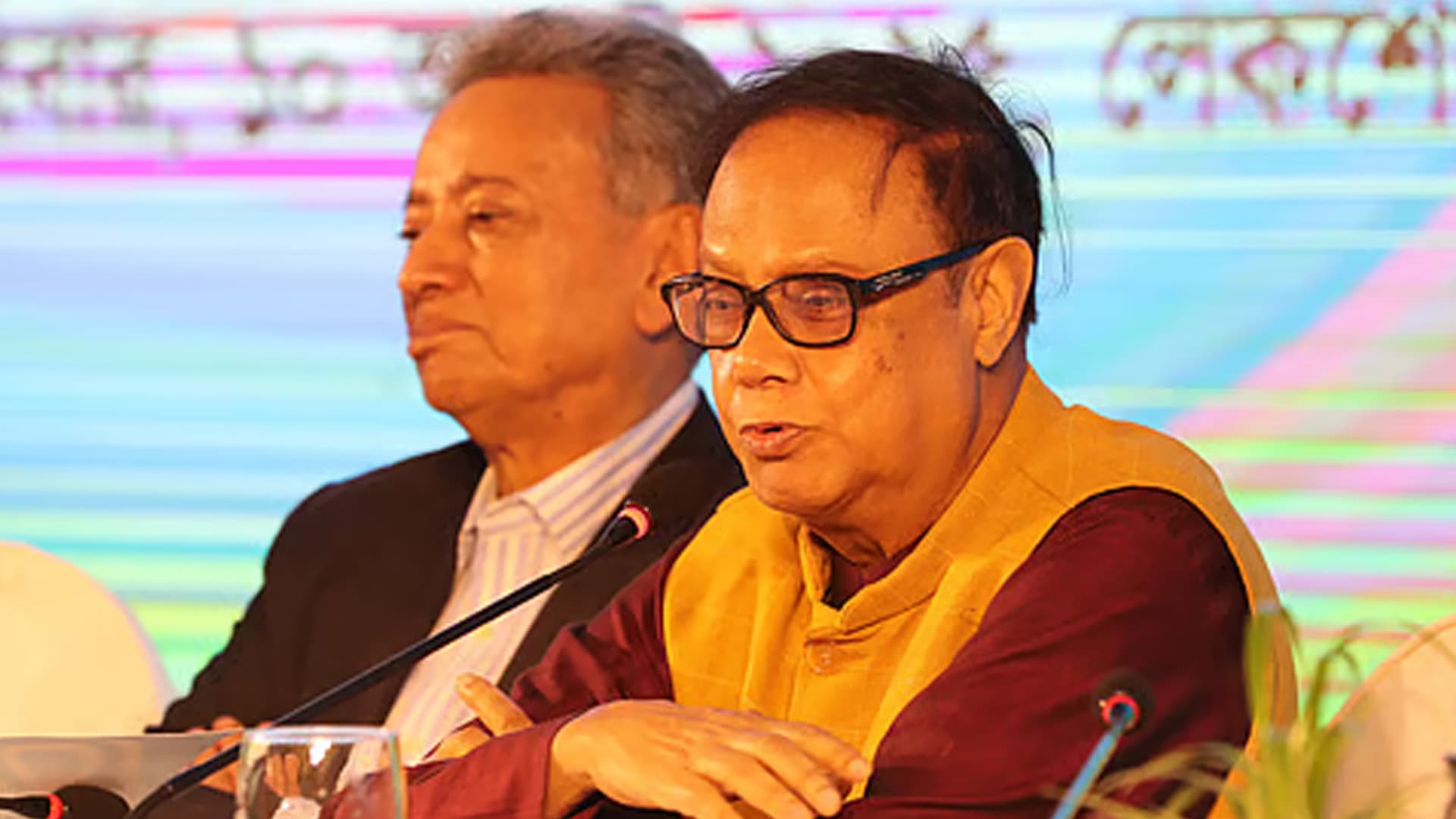 বিএসএফ'র কড়া তল্লাশি বিএসএফ'র কড়া তল্লাশি