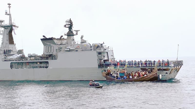 ট্রলারসহ মালয়েশিয়াগামী ৬৫ যাত্রী উদ্ধার, ১১ দালাল আটক ট্রলারসহ মালয়েশিয়াগামী ৬৫ যাত্রী উদ্ধার, ১১ দালাল আটক