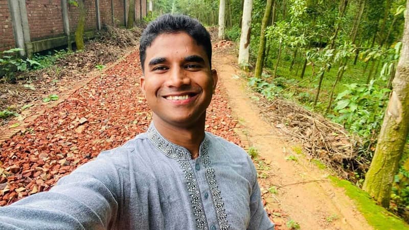 কুর্মিটোলায় ট্রেন থেকে ফেলে দেয়া সেই যুবকের মৃত্যু, পরিচয় শনাক্ত কুর্মিটোলায় ট্রেন থেকে ফেলে দেয়া সেই যুবকের মৃত্যু, পরিচয় শনাক্ত