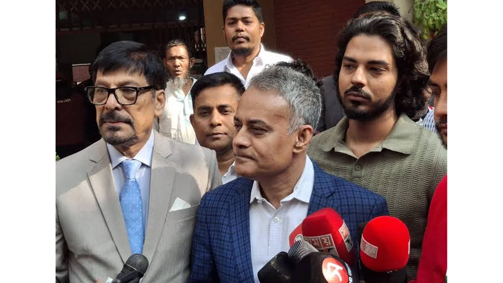 ঢাকা শহরকে ব্যাটারিচালিত রিকশা কলাপস করে ফেলেছে: সড়কমন্ত্রী ঢাকা শহরকে ব্যাটারিচালিত রিকশা কলাপস করে ফেলেছে: সড়কমন্ত্রী