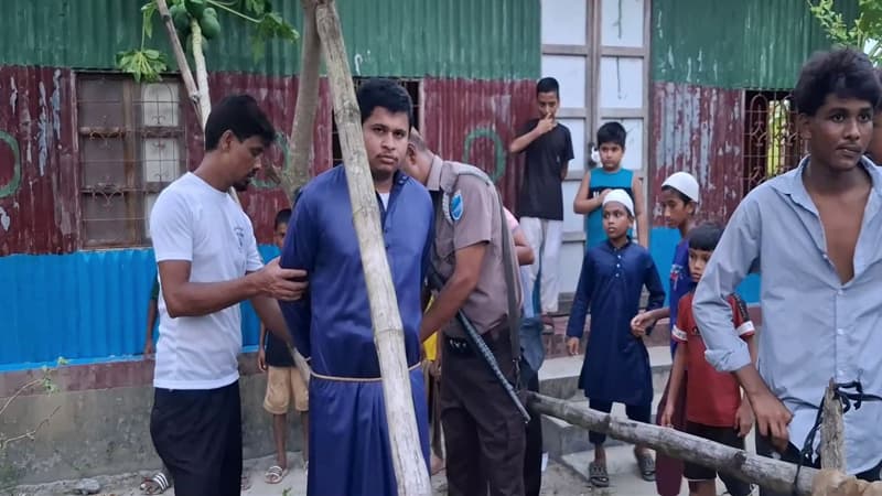 ছাত্রকে বলাৎকারের অভিযোগে মাদ্রাসার পরিচালক আটক ছাত্রকে বলাৎকারের অভিযোগে মাদ্রাসার পরিচালক আটক