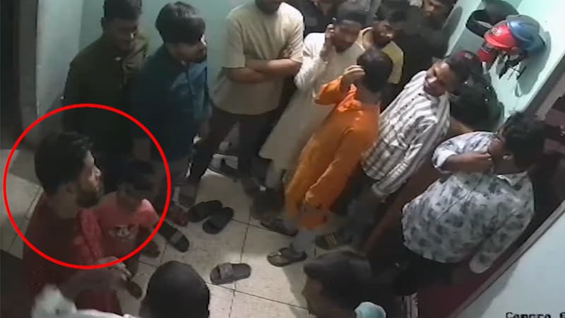 রামপুরায় পিচ্চি আলামিনের ‘চাঁদা-রাজ’, আতঙ্কে দিশাহারা ব্যবসায়ীরা রামপুরায় পিচ্চি আলামিনের ‘চাঁদা-রাজ’, আতঙ্কে দিশাহারা ব্যবসায়ীরা