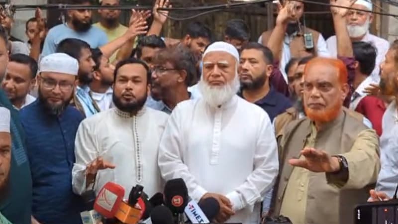 হকারদের সম্মানজনক পরিবেশ দেয়া সরকারের দায়িত্ব: বিরোধীদলীয় নেতা হকারদের সম্মানজনক পরিবেশ দেয়া সরকারের দায়িত্ব: বিরোধীদলীয় নেতা